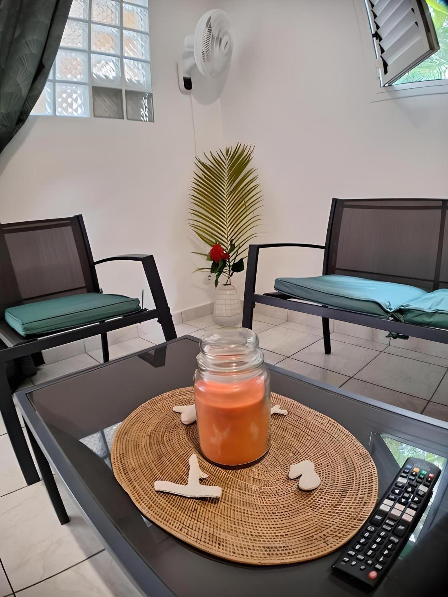 Apartament Couleurs Caraibes - Plage Et Tranquillite Sainte-Anne  Zewnętrze zdjęcie